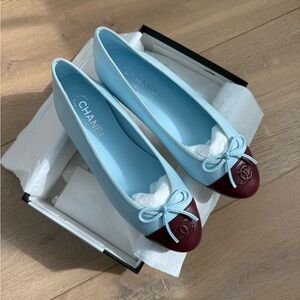 26S CHANEL Two-Tone Light Blue and Burgundy Cap-Toe Ballet Flats